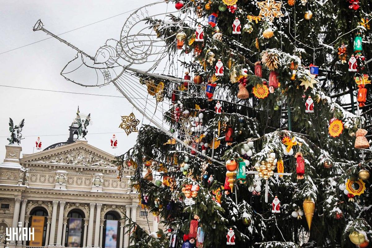 Zdjęcie z ukrytymi Mikołajami - zagadka